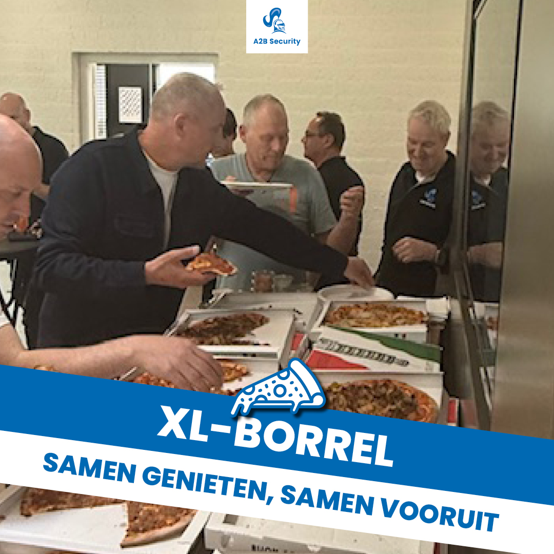 Collega's bij elkaar met pizza in de hand